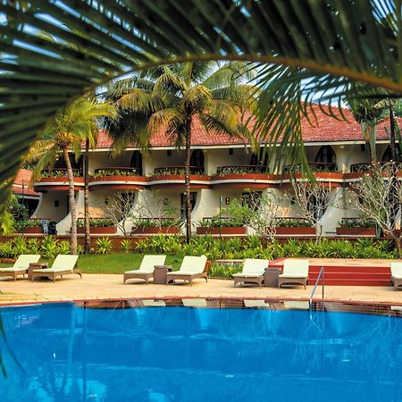 Caravela Beach Resort Varca Bagian luar foto The pool at the resort