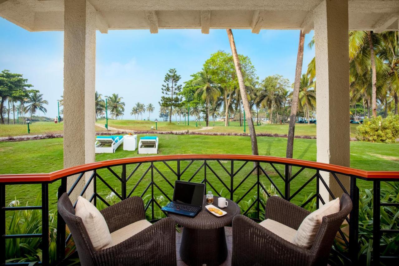 Caravela Beach Resort Varca Bagian luar foto The Westin Golf Resort Desaru