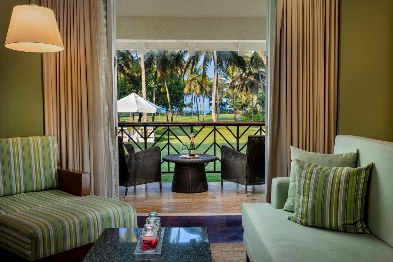 Caravela Beach Resort Varca Bagian luar foto A room at the hotel