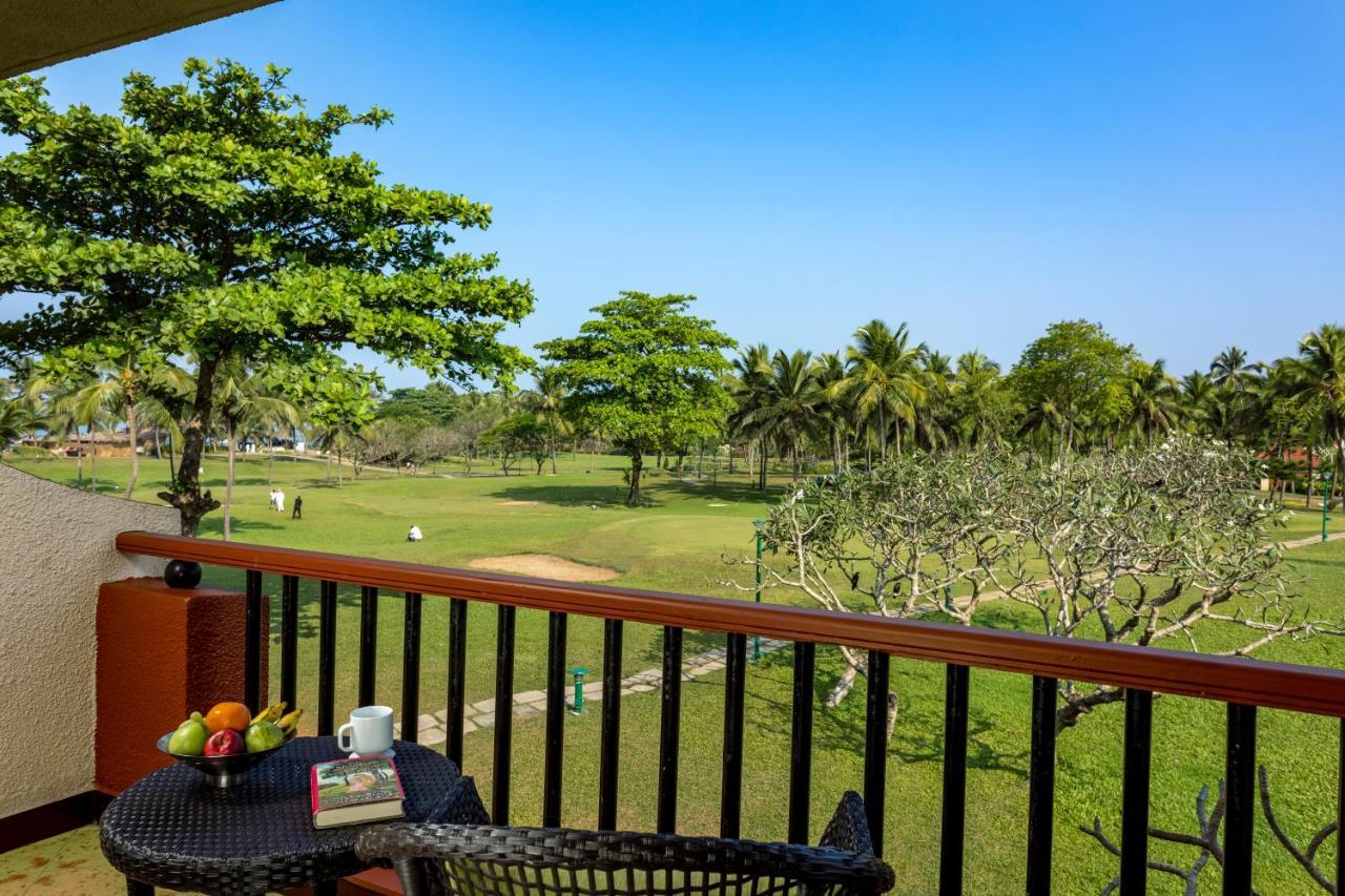 Caravela Beach Resort Varca Bagian luar foto Golf course at the hotel