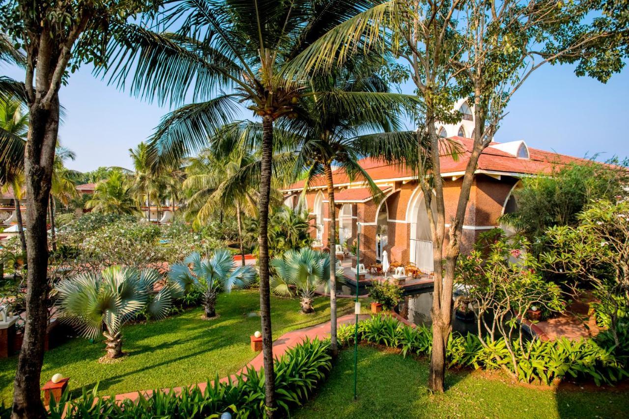 Caravela Beach Resort Varca Bagian luar foto The resort's garden