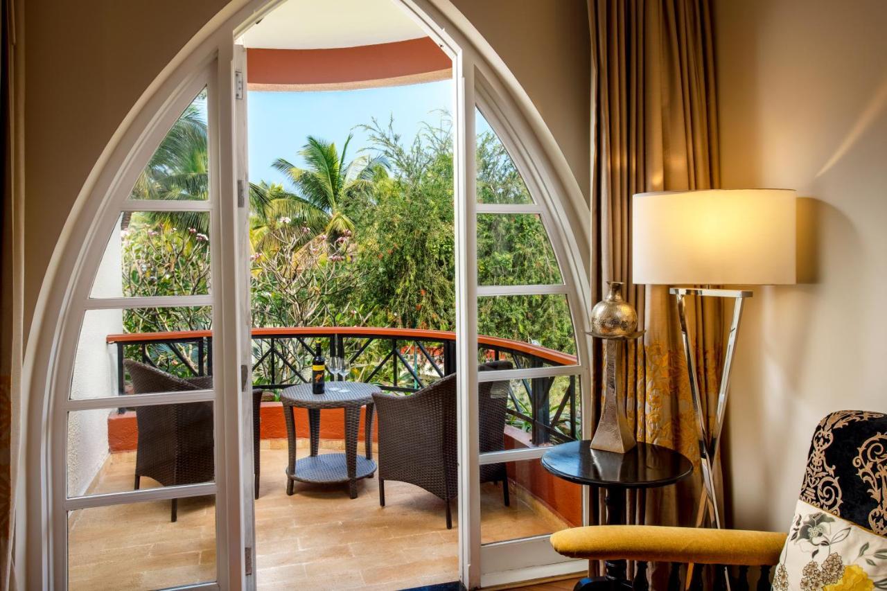 Caravela Beach Resort Varca Bagian luar foto A room at the Taj Bengal