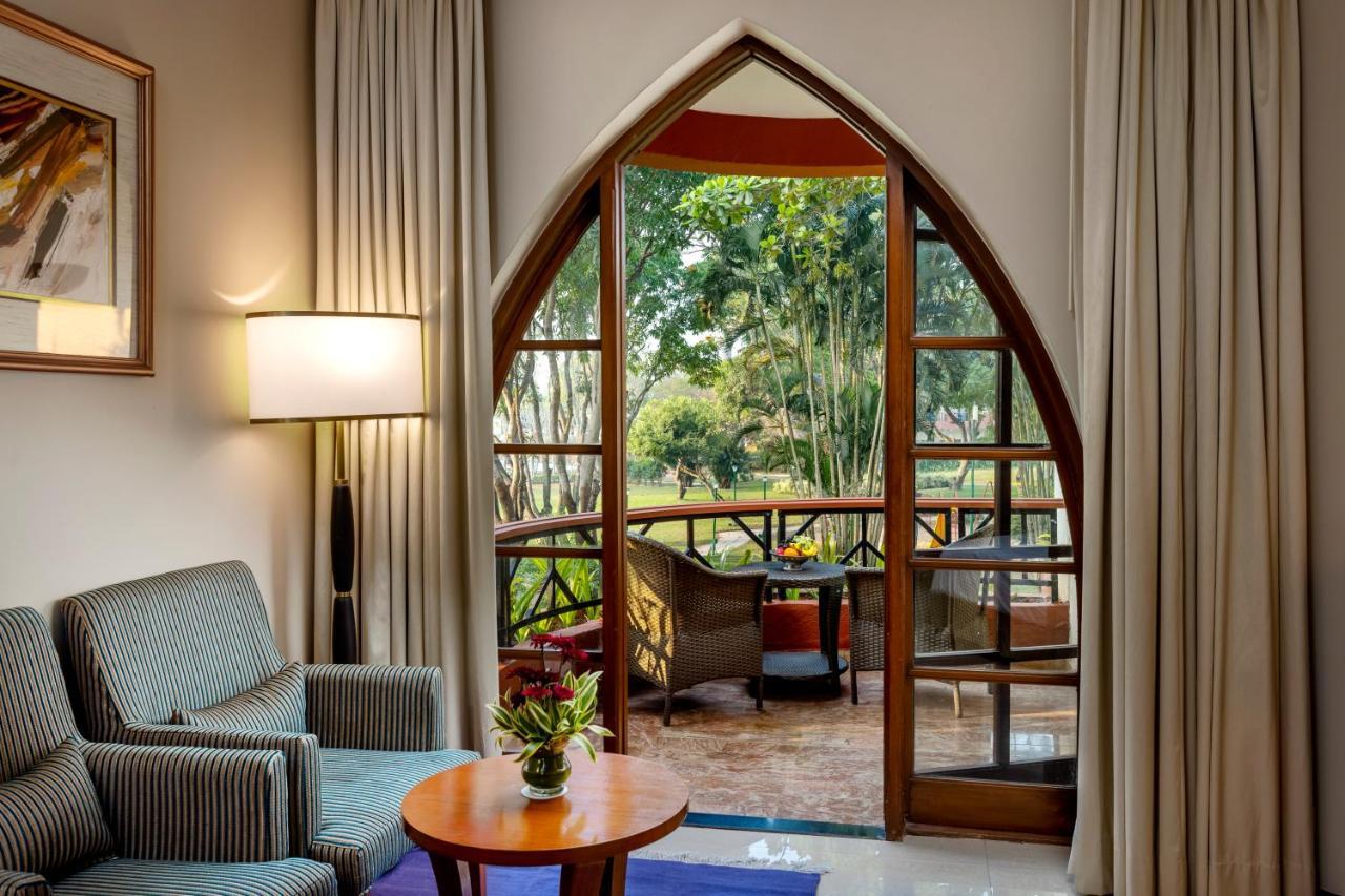 Caravela Beach Resort Varca Bagian luar foto A room at the hotel