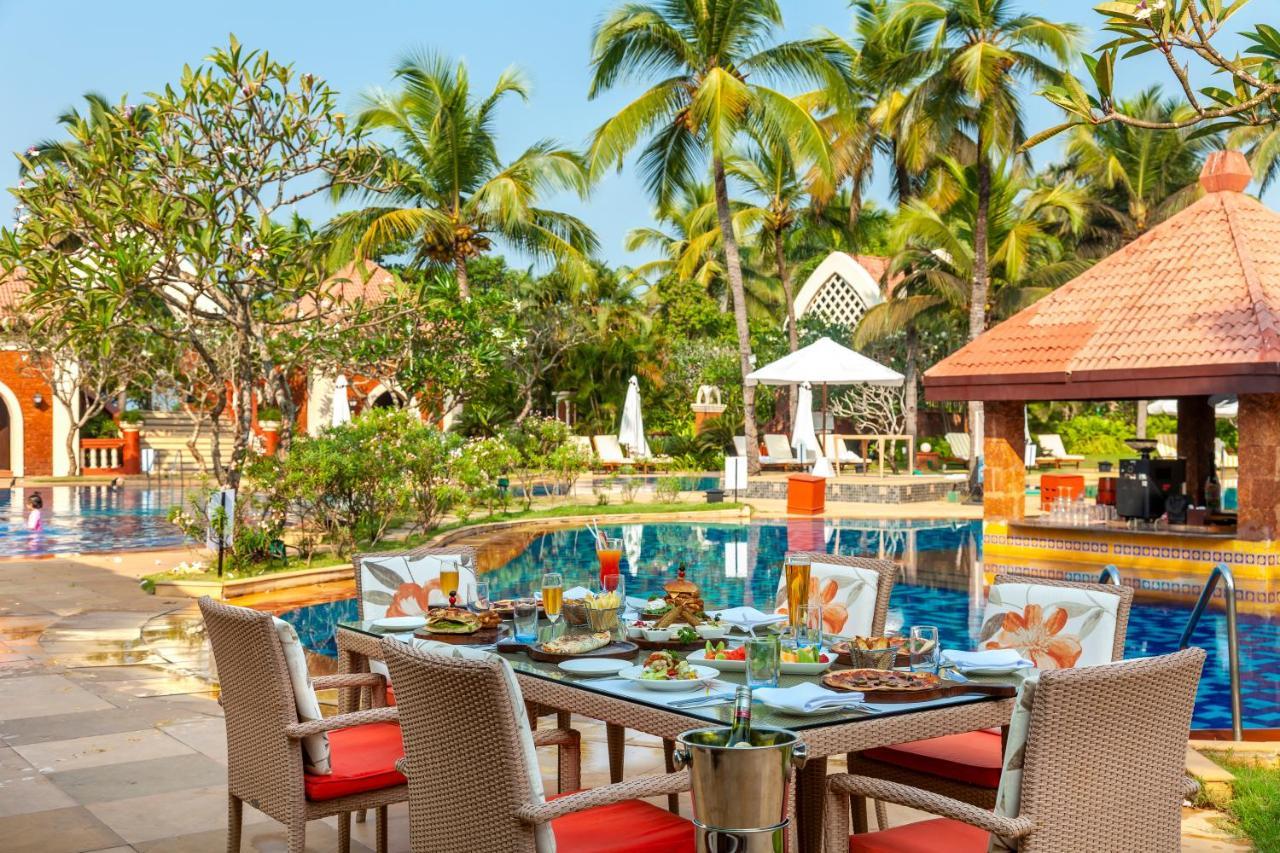 Caravela Beach Resort Varca Bagian luar foto Poolside at the Taj Bengal