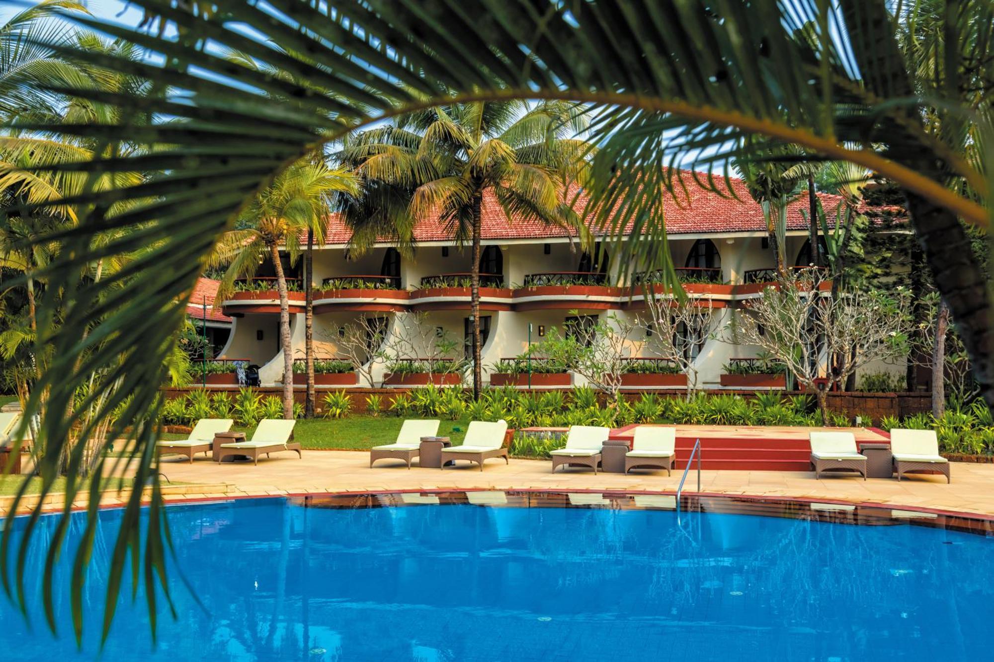 Caravela Beach Resort Varca Bagian luar foto The pool at the resort