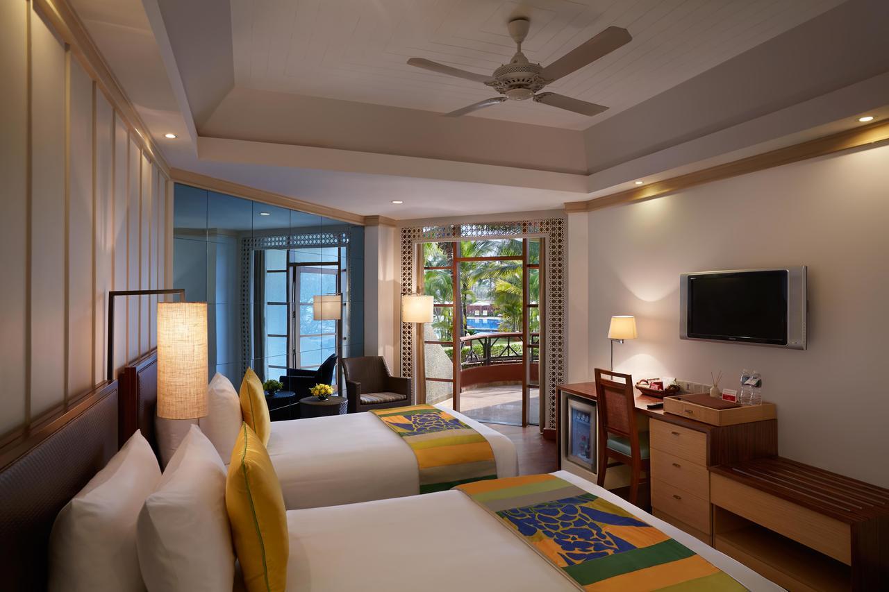 Caravela Beach Resort Varca Bagian luar foto A room at the Taj Bengal