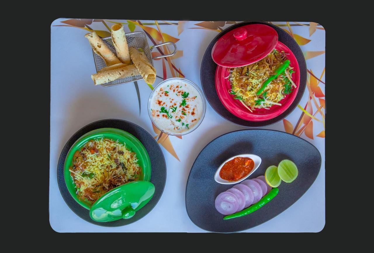 Caravela Beach Resort Varca Bagian luar foto Indian cuisine