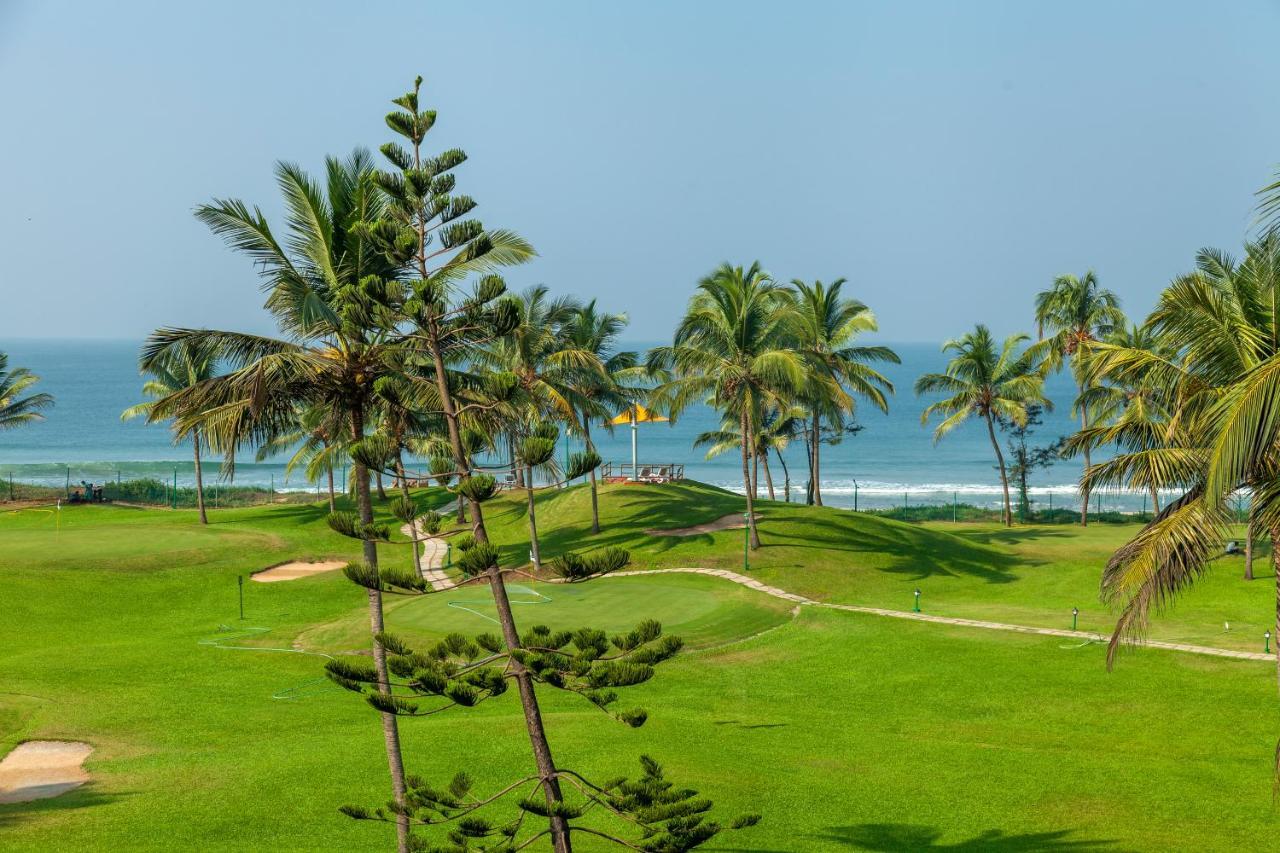 Caravela Beach Resort Varca Bagian luar foto Golf course at the Bayview Beach Resort