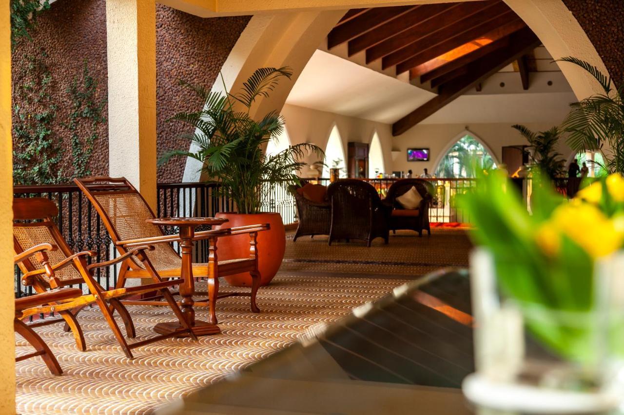 Caravela Beach Resort Varca Bagian luar foto The lobby of the hotel